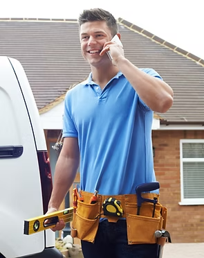 Handwerker am Telefon